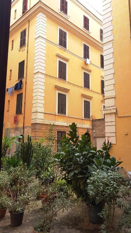 Lovely Apartment In Testaccio, Рим Экстерьер фото